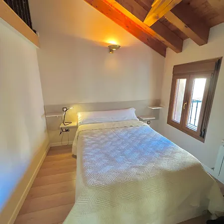 Unico En El Corazon De Segovia